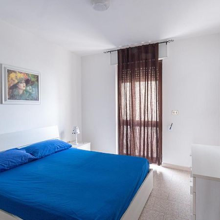 Appartamento A 150 M Dal Mare Climatizzato Con Bellissimo Patio Esterno Torre Pali Екстериор снимка