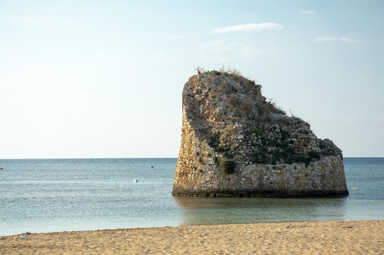 Appartamento A 150 M Dal Mare Climatizzato Con Bellissimo Patio Esterno Torre Pali Екстериор снимка