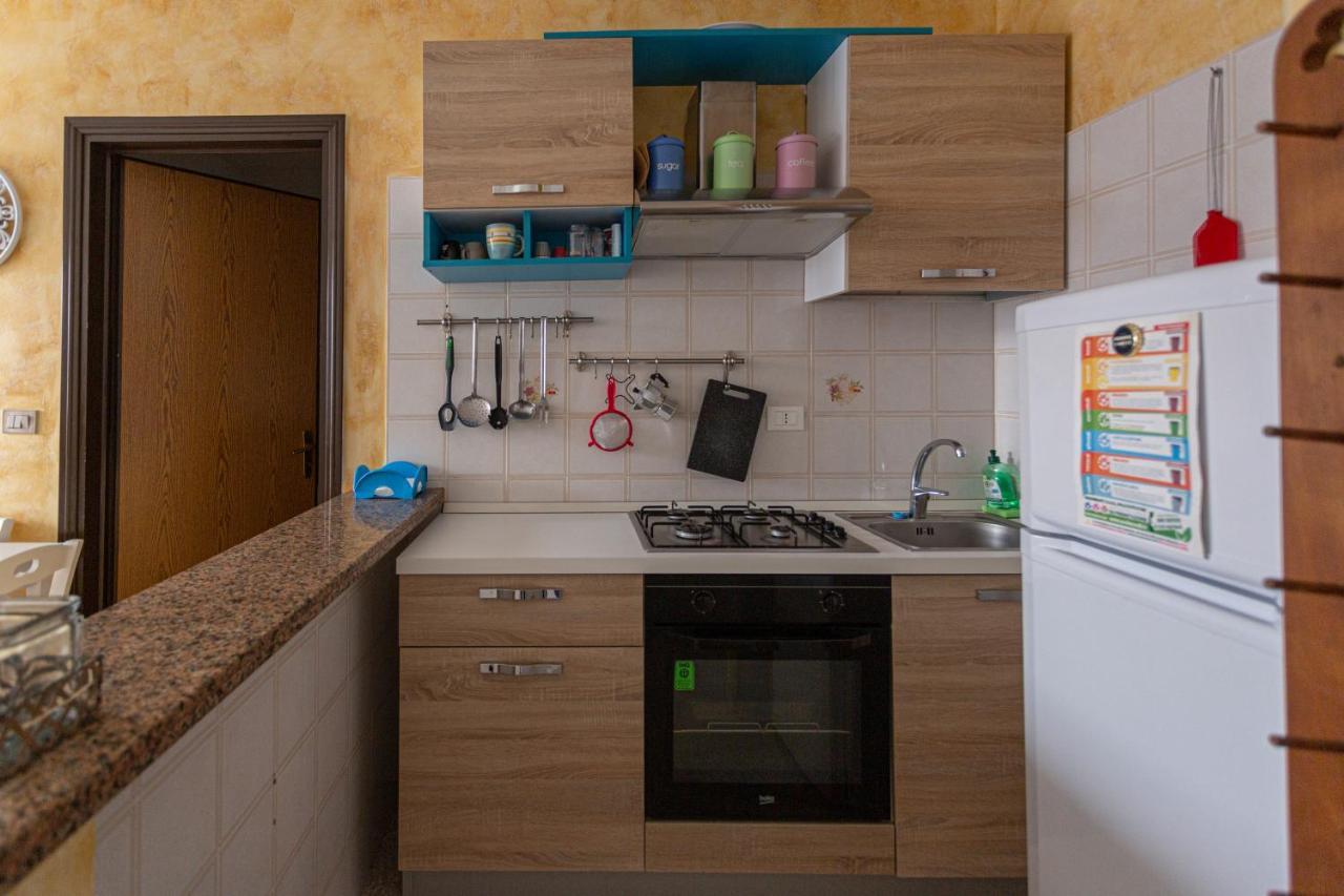 Appartamento A 150 M Dal Mare Climatizzato Con Bellissimo Patio Esterno Torre Pali Екстериор снимка